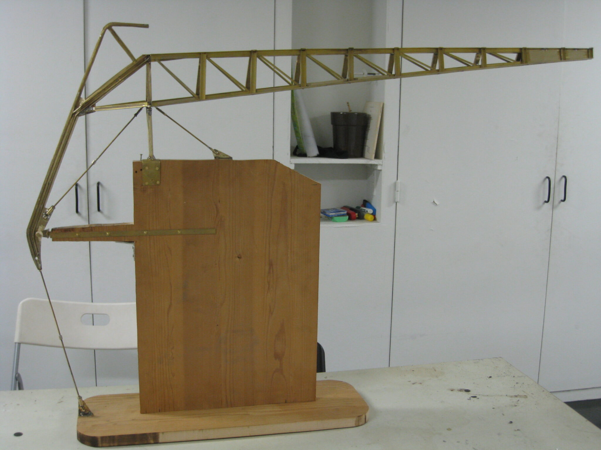 Maquette d'étude du comportement non linéaire soulèvement - pression sur la toiture du stade du Mans