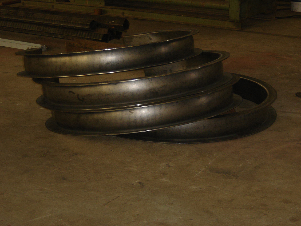 Courbure consécutive au roulage de tôles pliées en U (pylones de la Creuse, ateliers Intertridim - Casablanca)